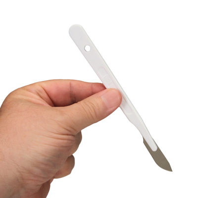 Scalpel Disposable Nonsterile No 4 Plastic Handle With No 22 Blade